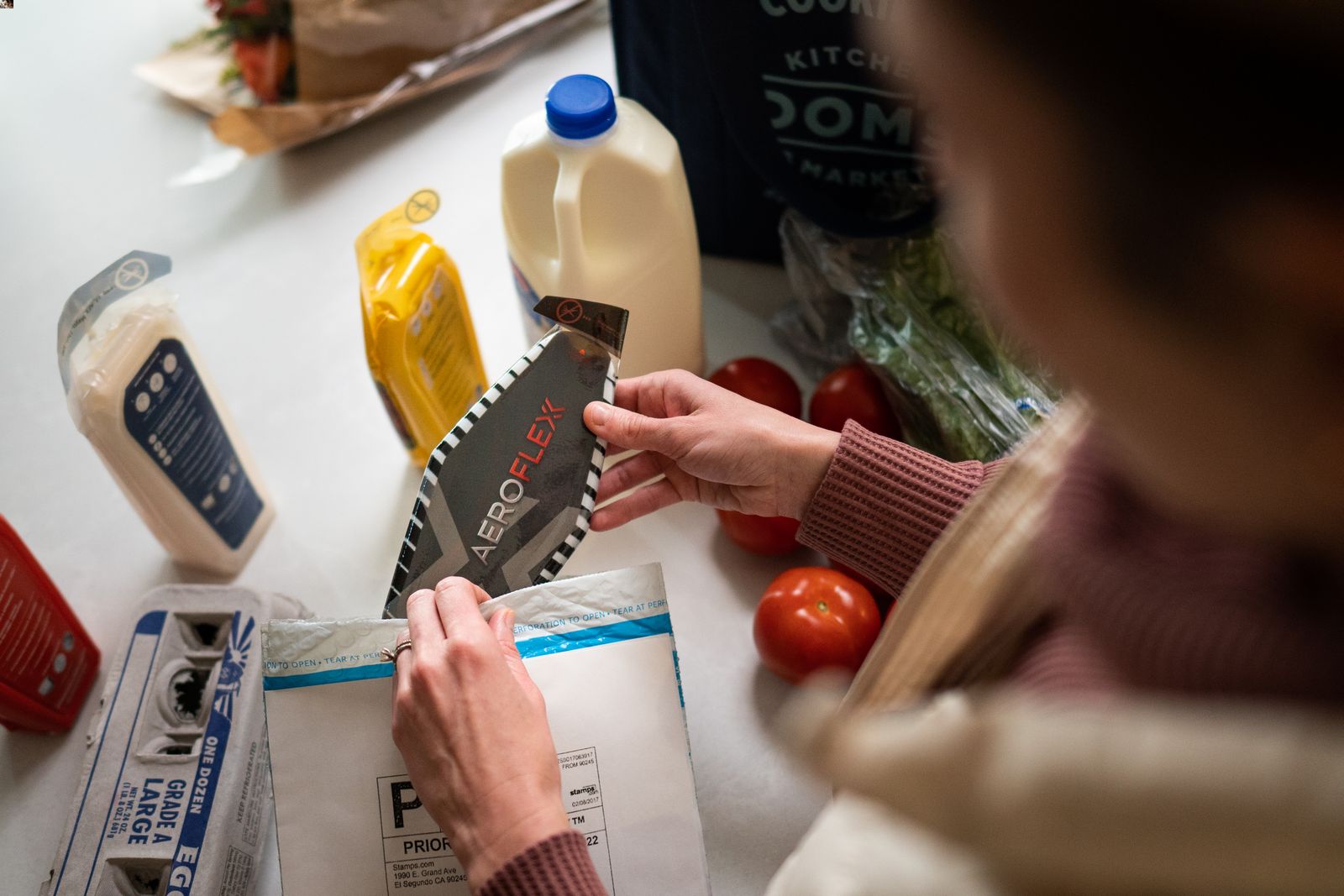 Person pulling an AeroFlexx Pak out of an envelope