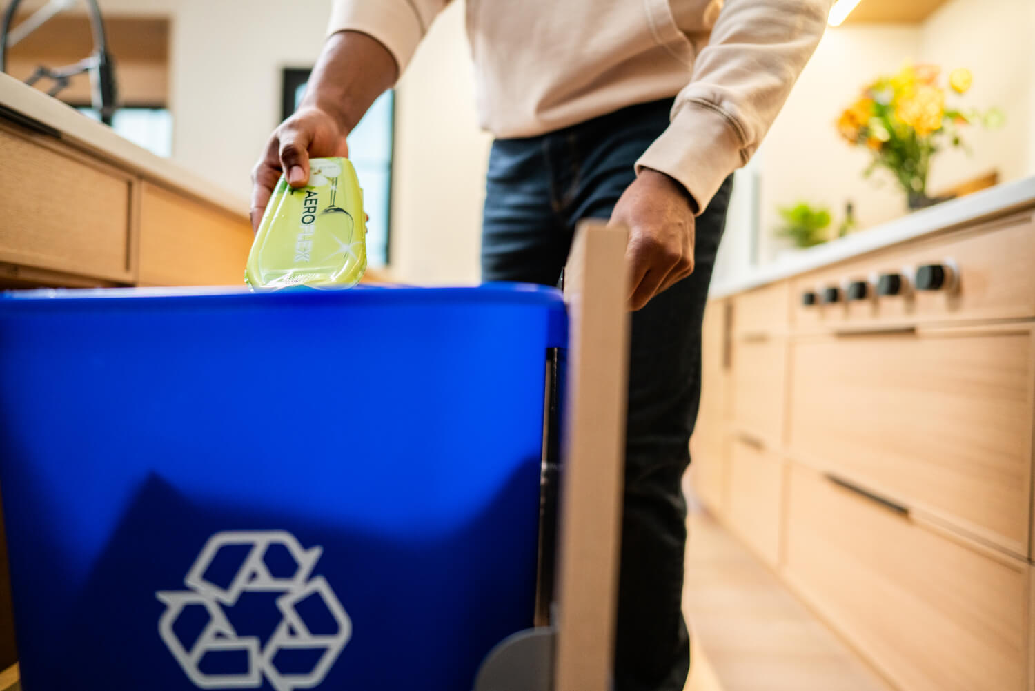 person recycling Pak